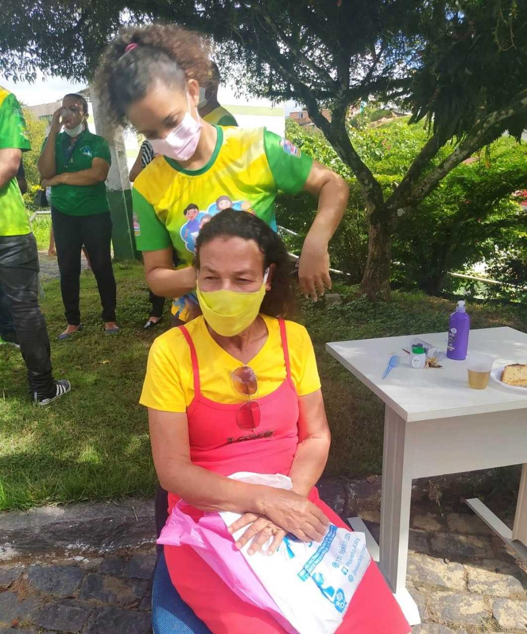 Prefeito homenageia as mulheres servidoras